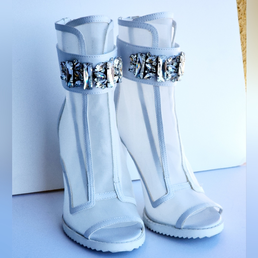 Karl Lagerfeld Paris Women's White Blayze Lug Sole Peep Toe Bootie Size 7 - Picture 5 of 10